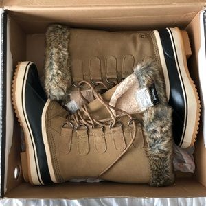 Snow Boots - Northside Size 8
